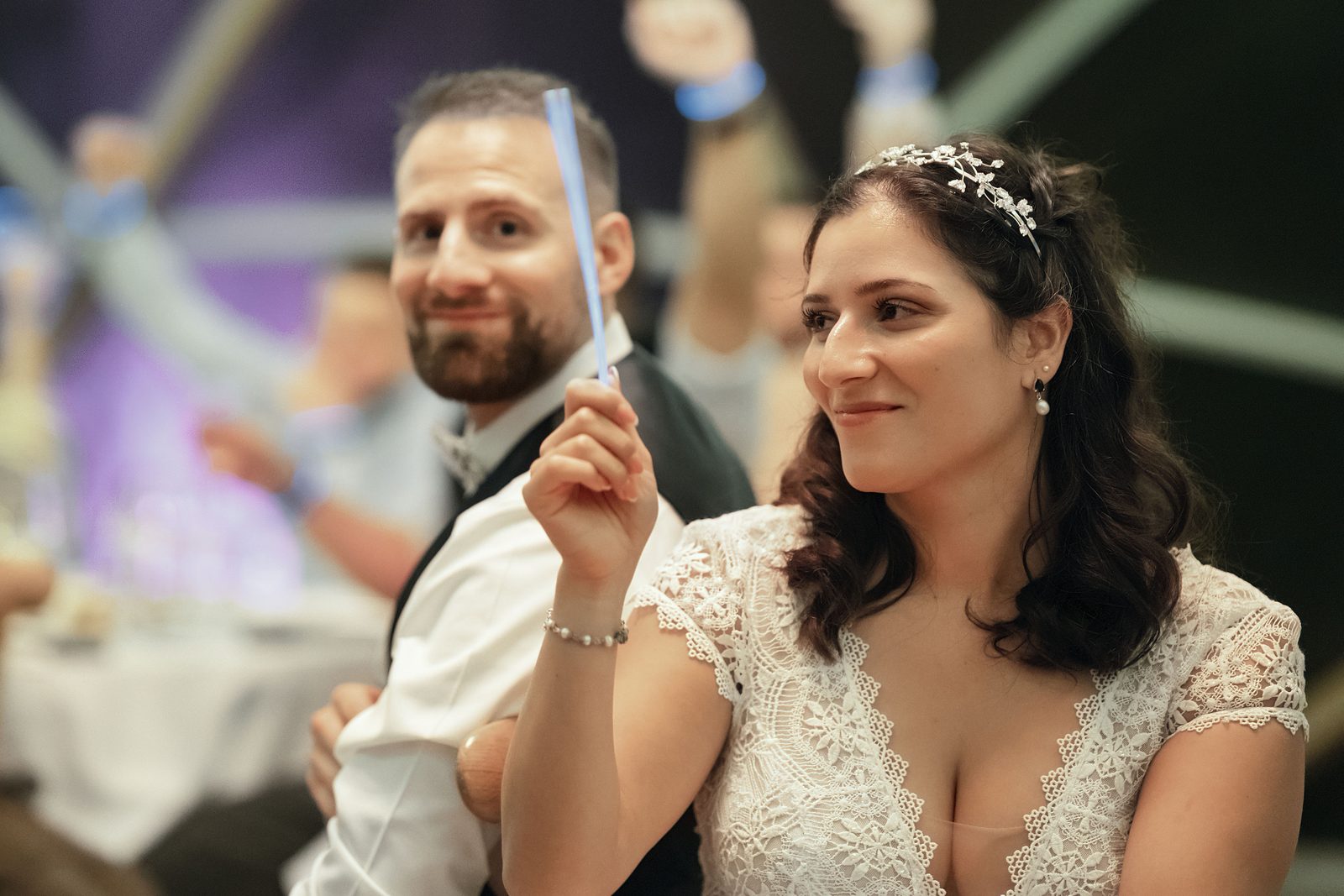 Dalya et Anthony partagent un moment complice pendant leur réception à Chevreuse